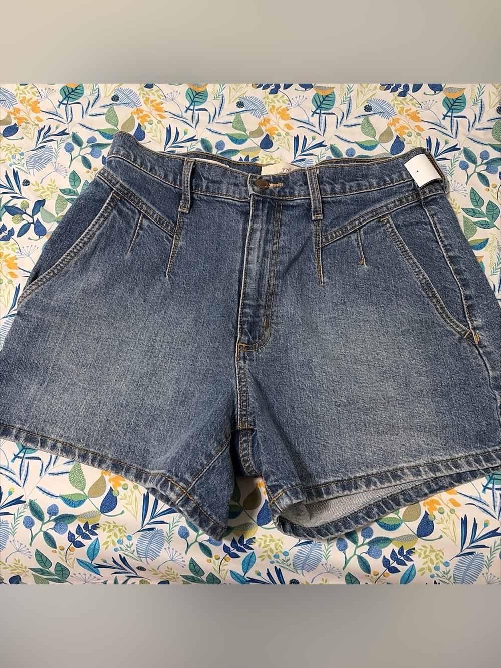 Universal Thread Women's High-Rise Blue Denim Shorts